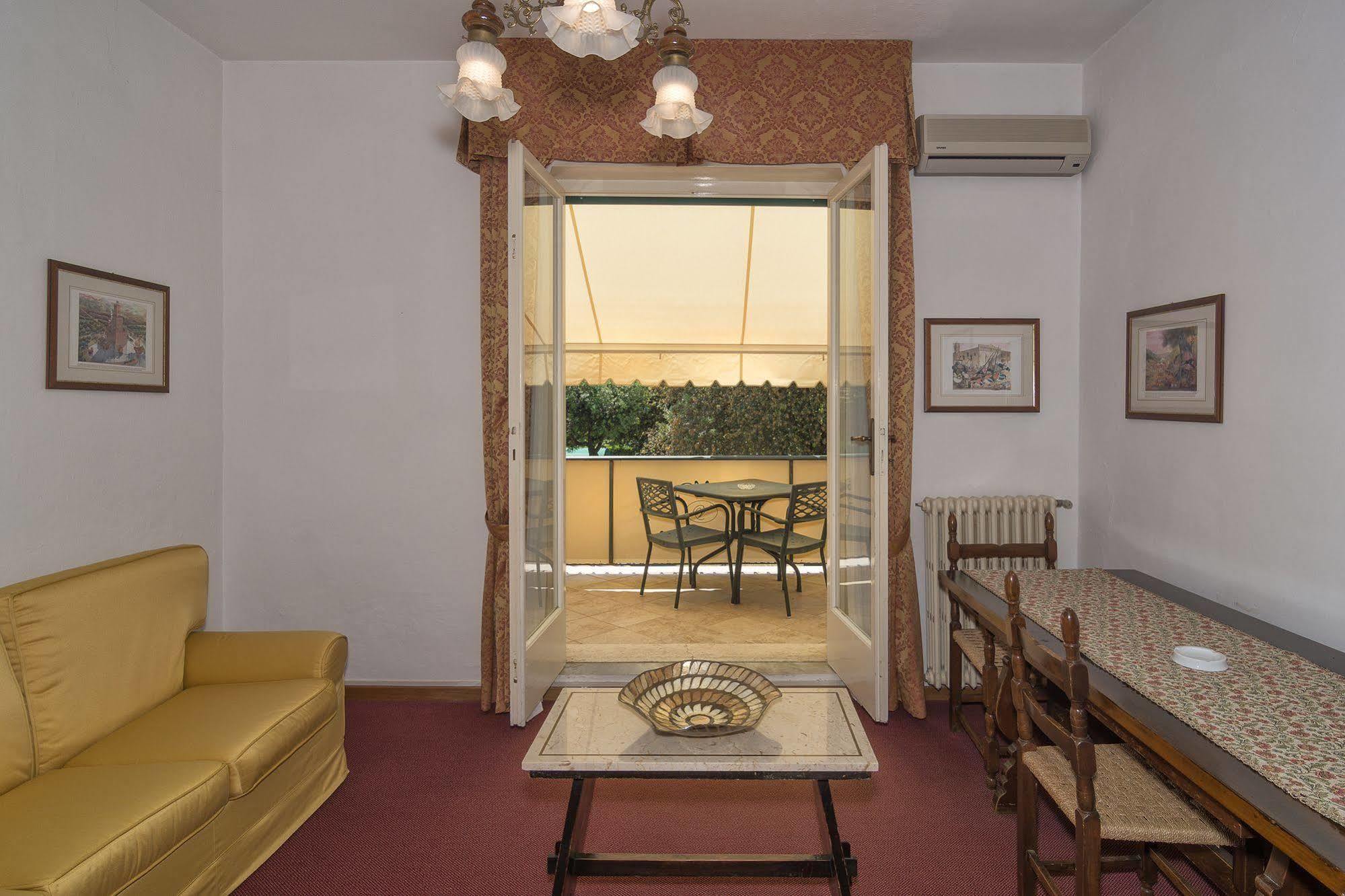 מרינה די פיאטרסנטה Hotel Verdemare מראה חיצוני תמונה