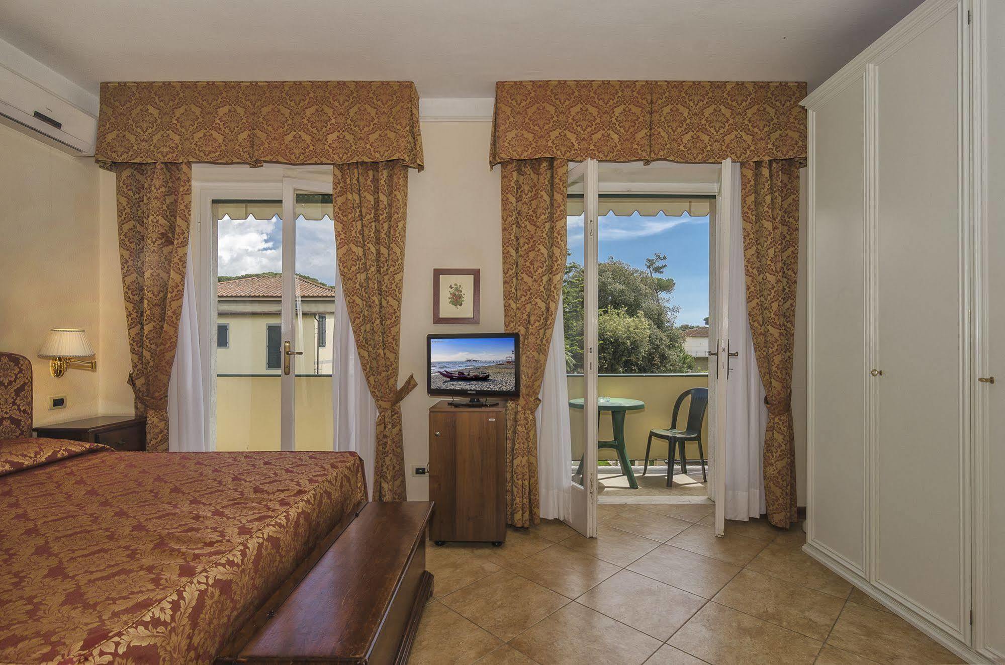 מרינה די פיאטרסנטה Hotel Verdemare מראה חיצוני תמונה