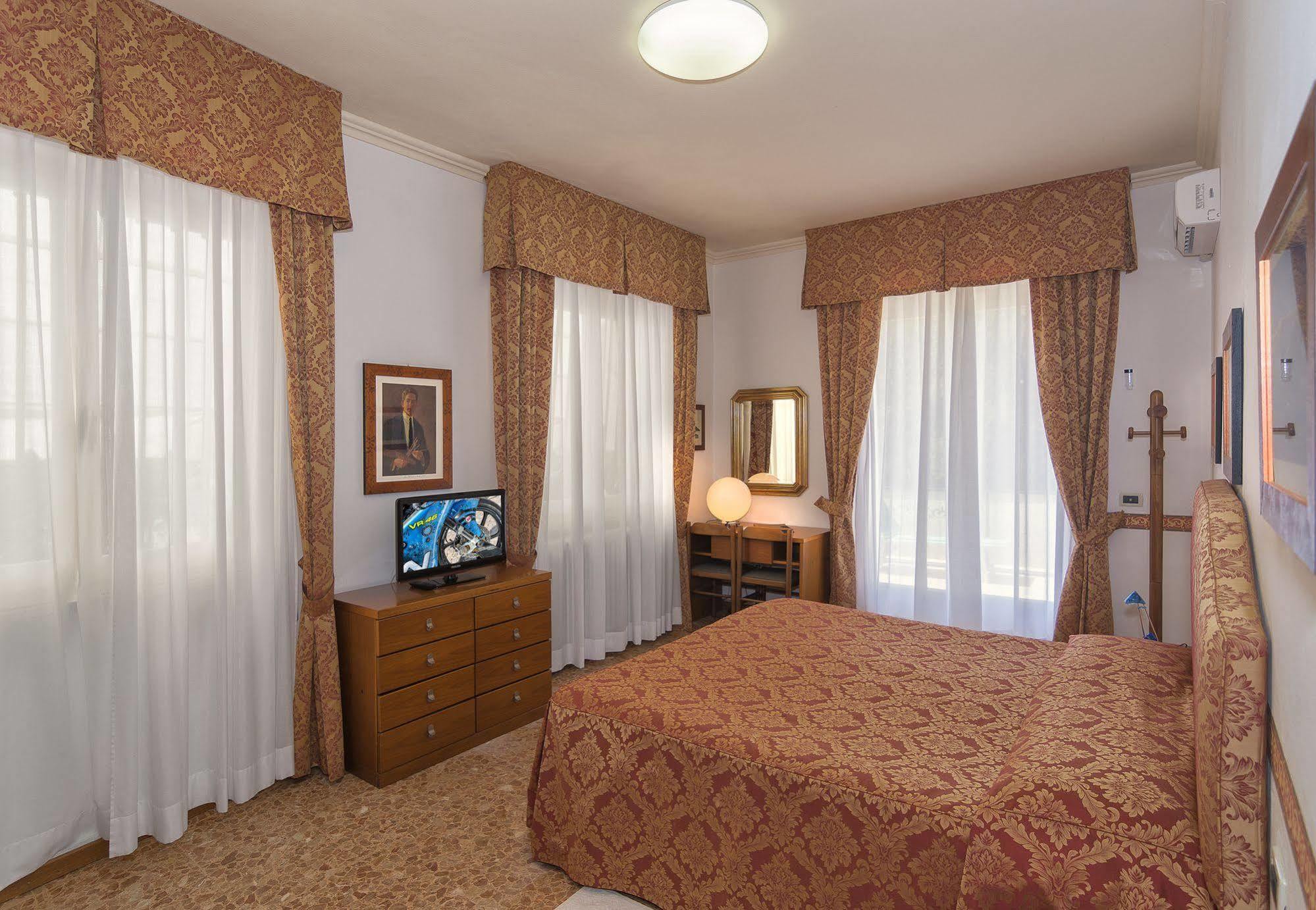 מרינה די פיאטרסנטה Hotel Verdemare מראה חיצוני תמונה