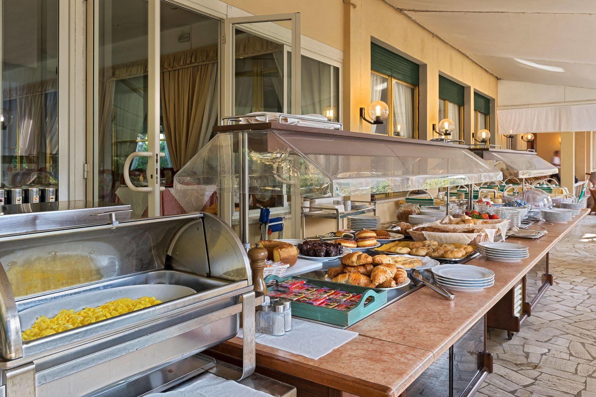 מרינה די פיאטרסנטה Hotel Verdemare מראה חיצוני תמונה