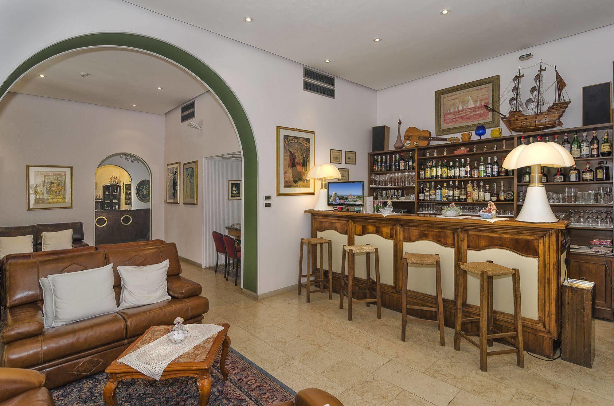 מרינה די פיאטרסנטה Hotel Verdemare מראה חיצוני תמונה