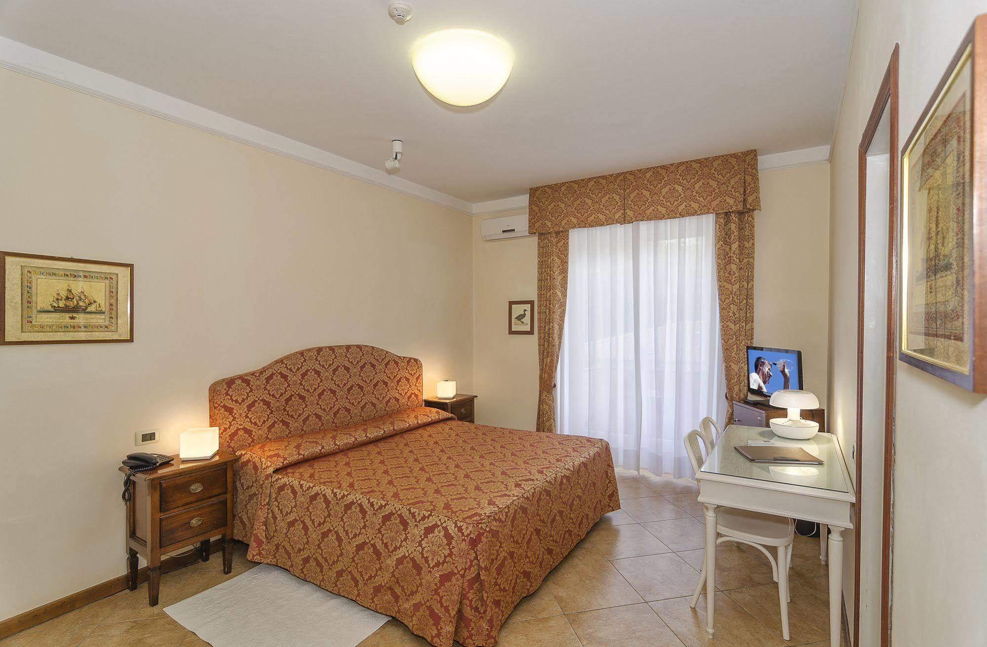 מרינה די פיאטרסנטה Hotel Verdemare מראה חיצוני תמונה