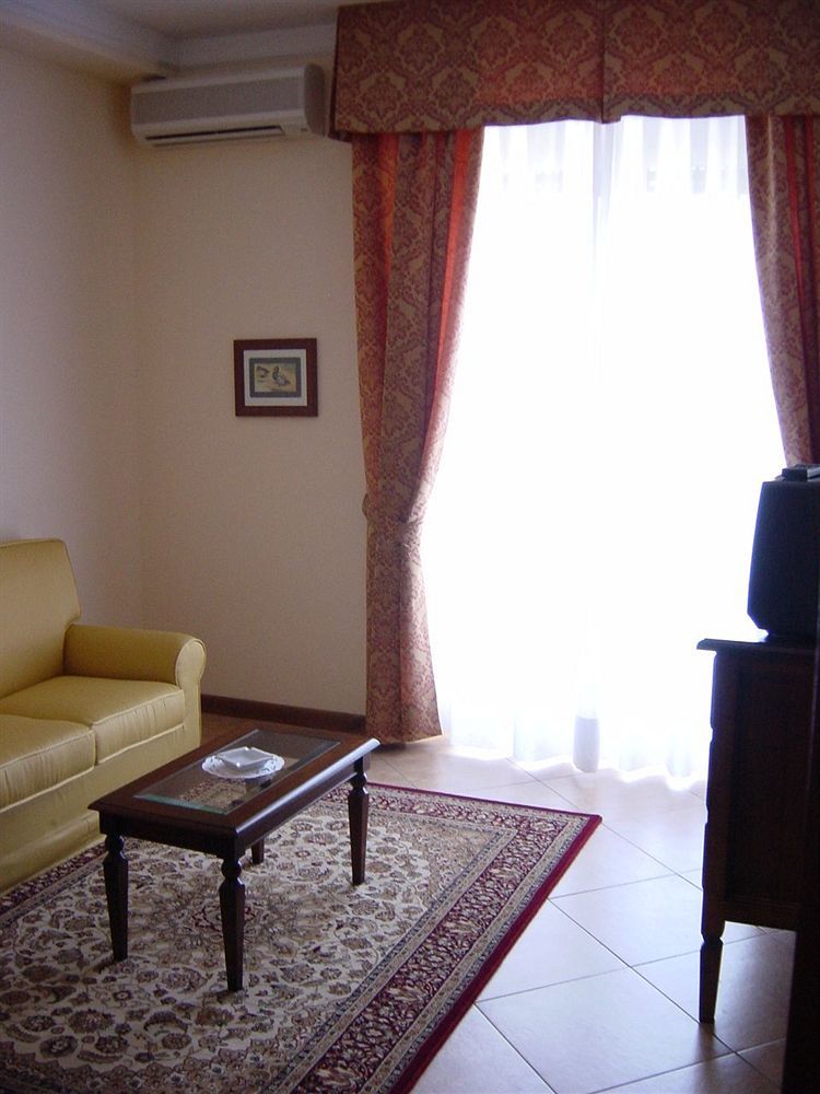 מרינה די פיאטרסנטה Hotel Verdemare מראה חיצוני תמונה